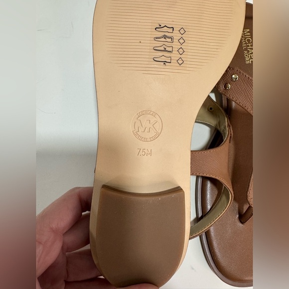 MICHAEL Michael Kors
Women's MK Plate Flat Thong Sandals 7.5 - Picture 6 of 6